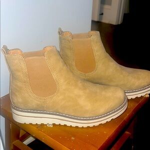 Ankle boots, women’s size 7